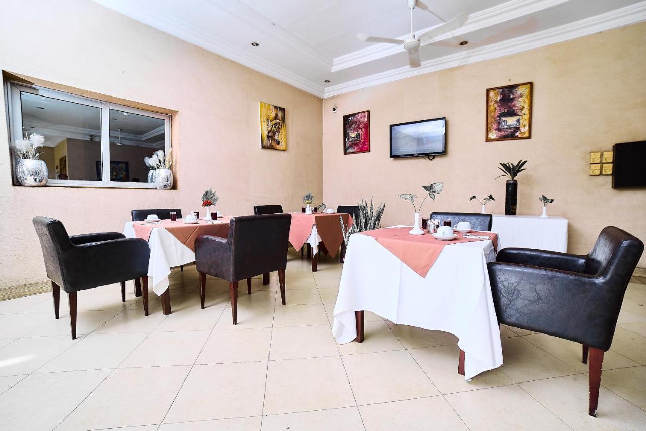 Dunia Hotel Bamako Centre ภายนอก รูปภาพ